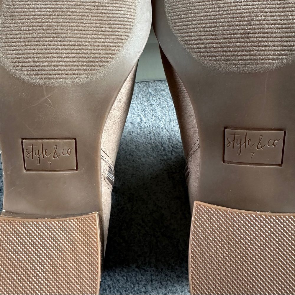 NWB Style & Co Size 7 Taupe Faux Suede Ankle Boots Block Heel Zip Booties - Picture 9 of 13